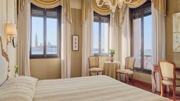 Biancheria da letto di alta qualità, materassi a doppio strato, minibar