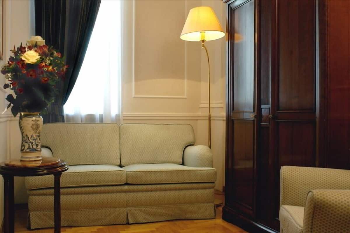 junior suite | living room