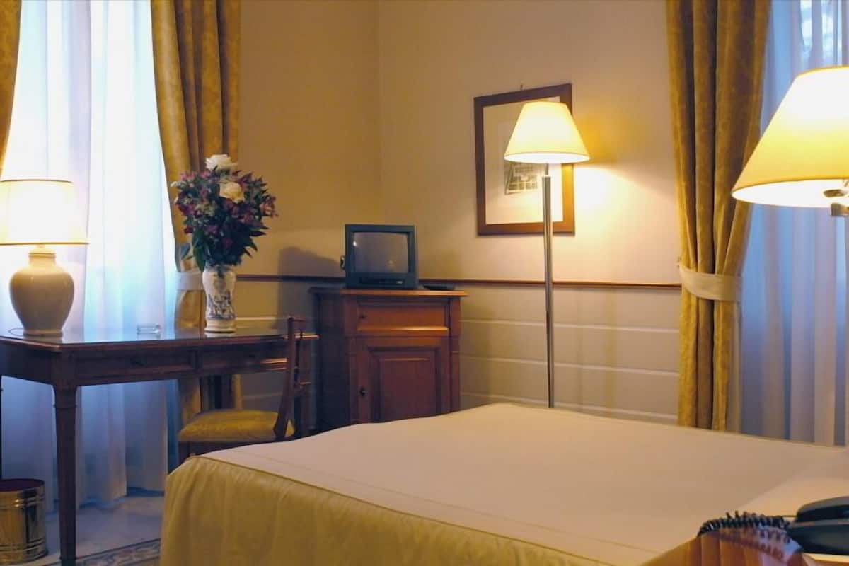 frette italian sheets, minibar, in-room safe, desk