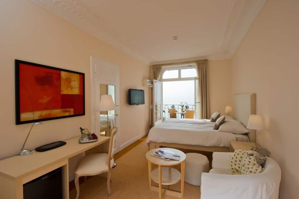 Minibar, in-room safe, soundproofing, free cots/infant beds