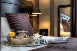 Comfort Room, 1 Double Bed, Non Smoking | Premium bedding, pillowtop beds, free minibar, in-room safe - Best Western Plus Nice Cosy Hôtel (Nice)