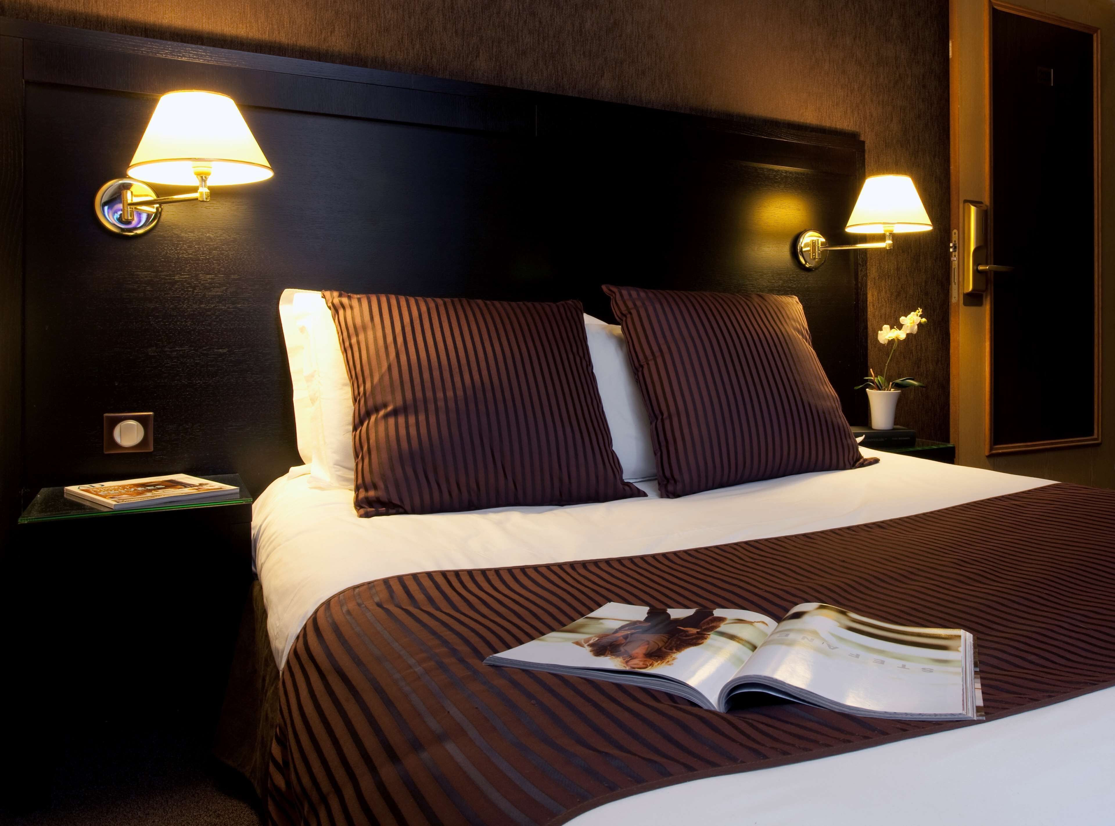 Premium bedding, pillowtop beds, free minibar, in-room safe