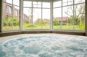Bain à remous intérieur