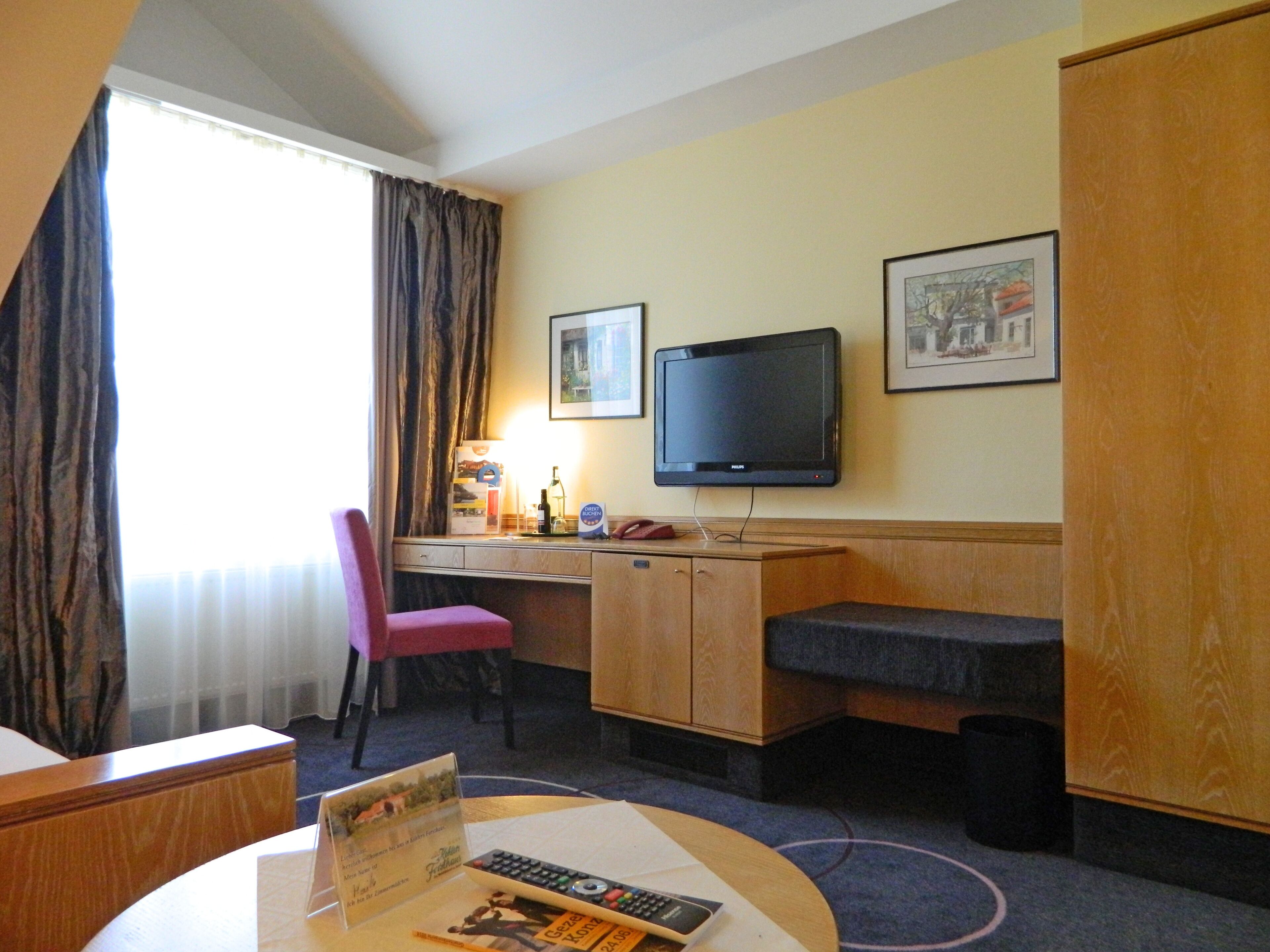 1 bedroom, hypo-allergenic bedding, minibar, in-room safe