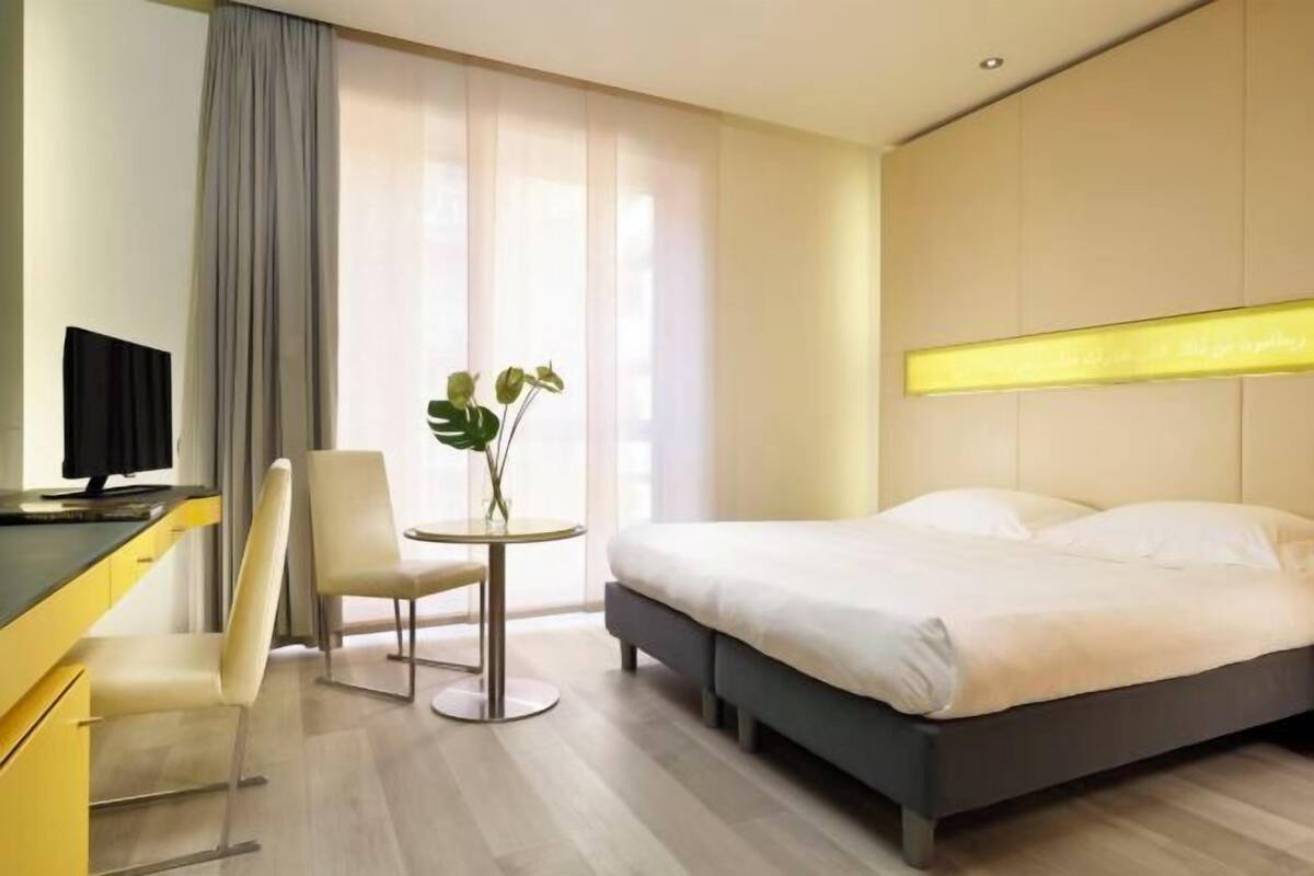 Luxe beddengoed, donsdekens, een minibar, een kluis op de kamer