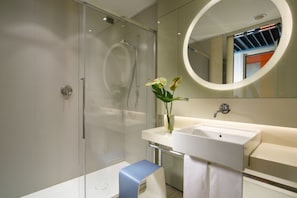 Kostenlose Toilettenartikel, Haartrockner, Handtücher, Seife