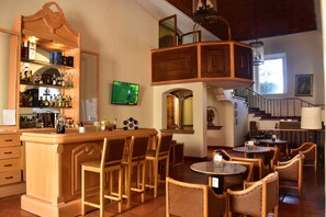 Bar (on property) - Hotel Misión Grand Juriquilla (Querétaro)