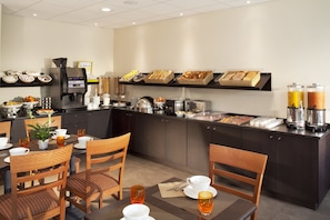 Desayuno buffet todos los días (con cargo)