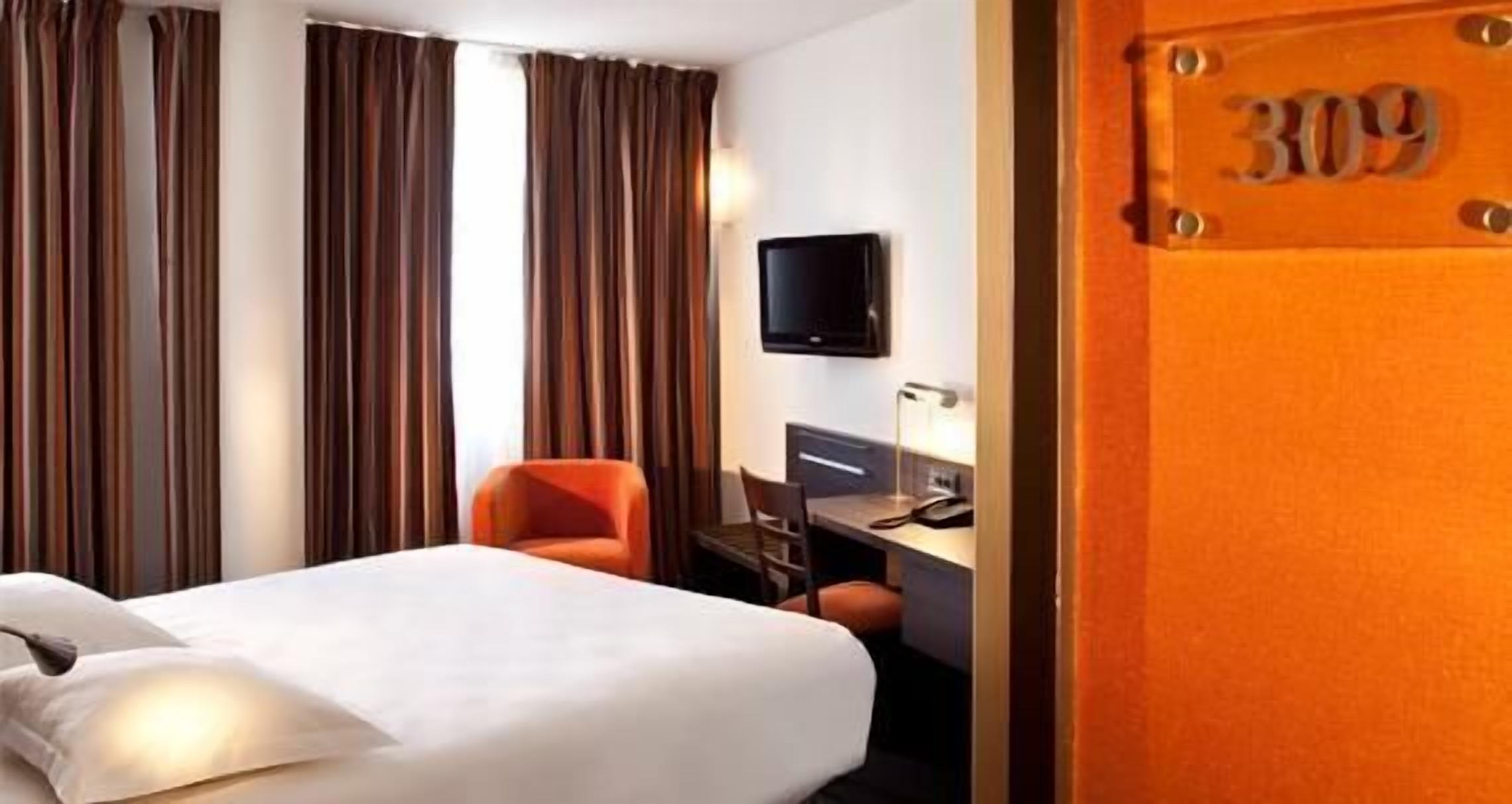 comfort double room | desk, blackout curtains, soundproofing, iron/ironing board