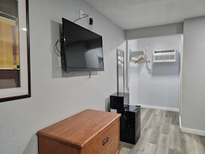 Standard-huone, 2 parisänkyä | Pimennysverhot, äänieristys, ilmainen Wi-Fi, vuodevaatteet