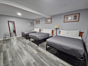 Habitación familiar | Cortinas blackout, insonorización, wifi gratis y ropa de cama 