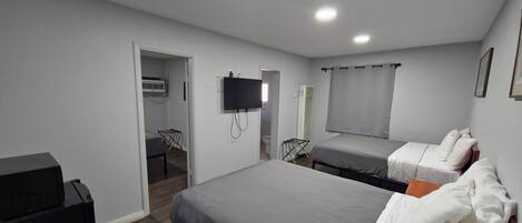 Familierom | Blendingsgardiner, lydisolert, wi-fi (inkludert) og sengetøy