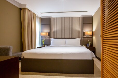 Dubai Marine Beach Resort Spa - Image 35