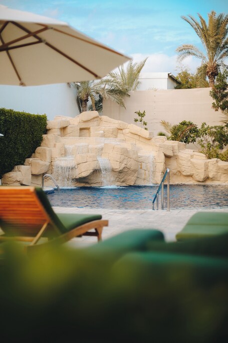 Dubai Marine Beach Resort Spa - Image 74