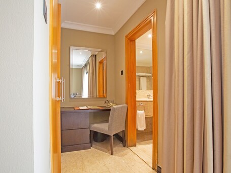 Dubai Marine Beach Resort Spa - Image 56