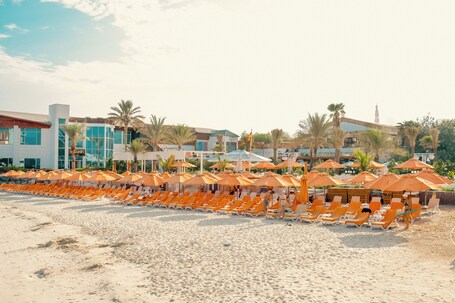 Dubai Marine Beach Resort Spa - Image 13