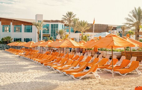 Dubai Marine Beach Resort Spa - Image 78