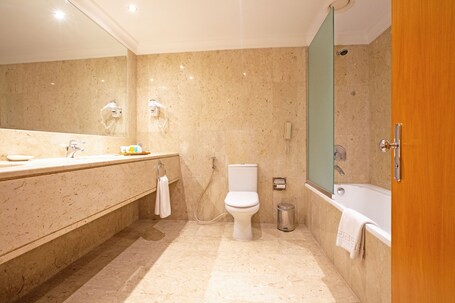Dubai Marine Beach Resort Spa - Image 28