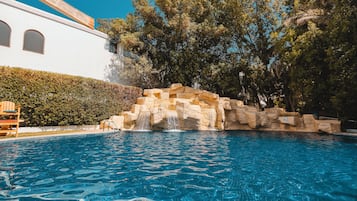 3 outdoor pools, open 7:00 AM to 7:00 PM, free cabanas, pool umbrellas