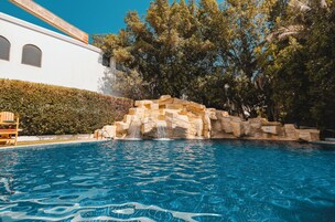 3 outdoor pools, open 7:00 AM to 7:00 PM, free cabanas, pool umbrellas