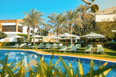 Dubai Marine Beach Resort Spa - Image 75