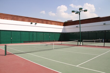 Dubai Marine Beach Resort Spa - Image 39