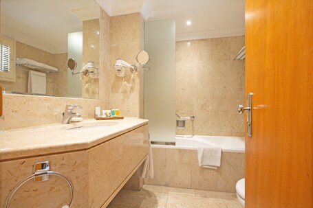Dubai Marine Beach Resort Spa - Image 38
