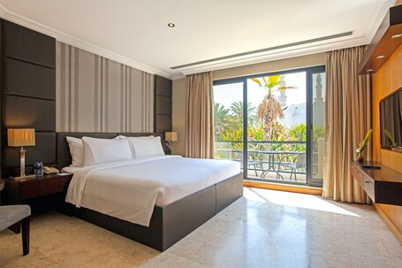 Dubai Marine Beach Resort Spa - Image 4
