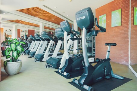 Dubai Marine Beach Resort Spa - Image 67