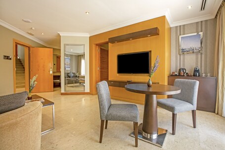 Dubai Marine Beach Resort Spa - Image 10