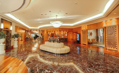 Dubai Marine Beach Resort Spa - Image 14