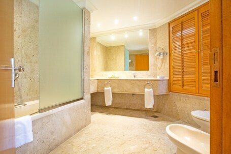 Dubai Marine Beach Resort Spa - Image 54