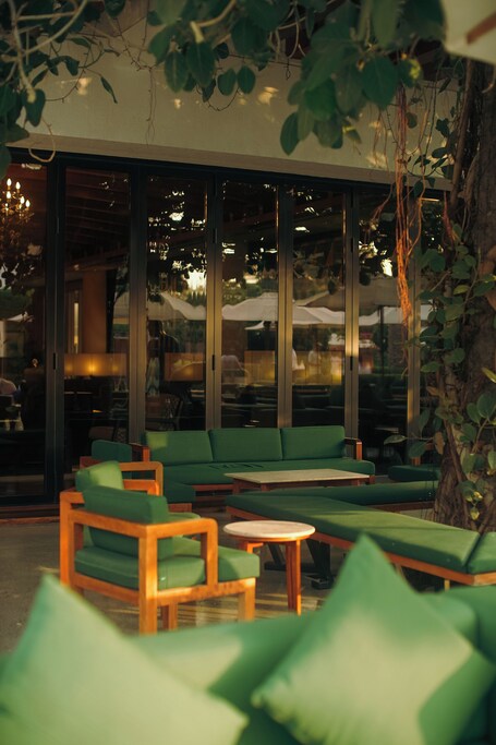 Dubai Marine Beach Resort Spa - Image 79