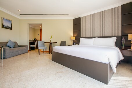 Dubai Marine Beach Resort Spa - Image 72