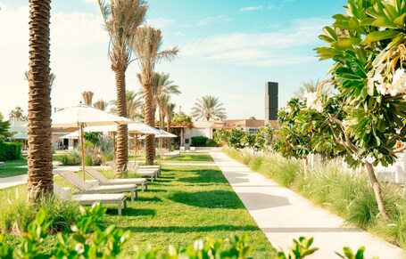 Dubai Marine Beach Resort Spa - Image 27
