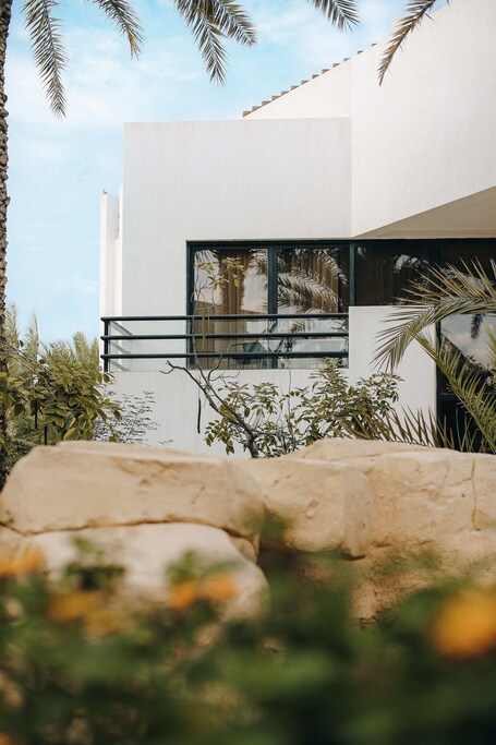 Dubai Marine Beach Resort Spa - Image 62