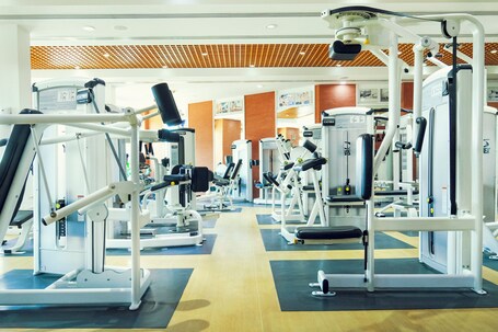 Dubai Marine Beach Resort Spa - Image 31