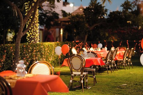 Dubai Marine Beach Resort Spa - Image 32