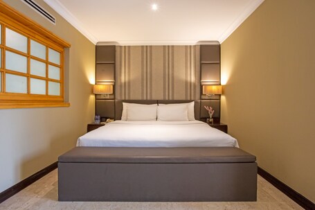 Dubai Marine Beach Resort Spa - Image 85