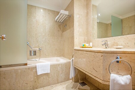 Dubai Marine Beach Resort Spa - Image 90