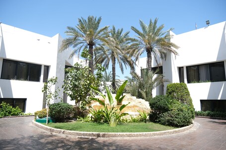 Dubai Marine Beach Resort Spa - Image 64