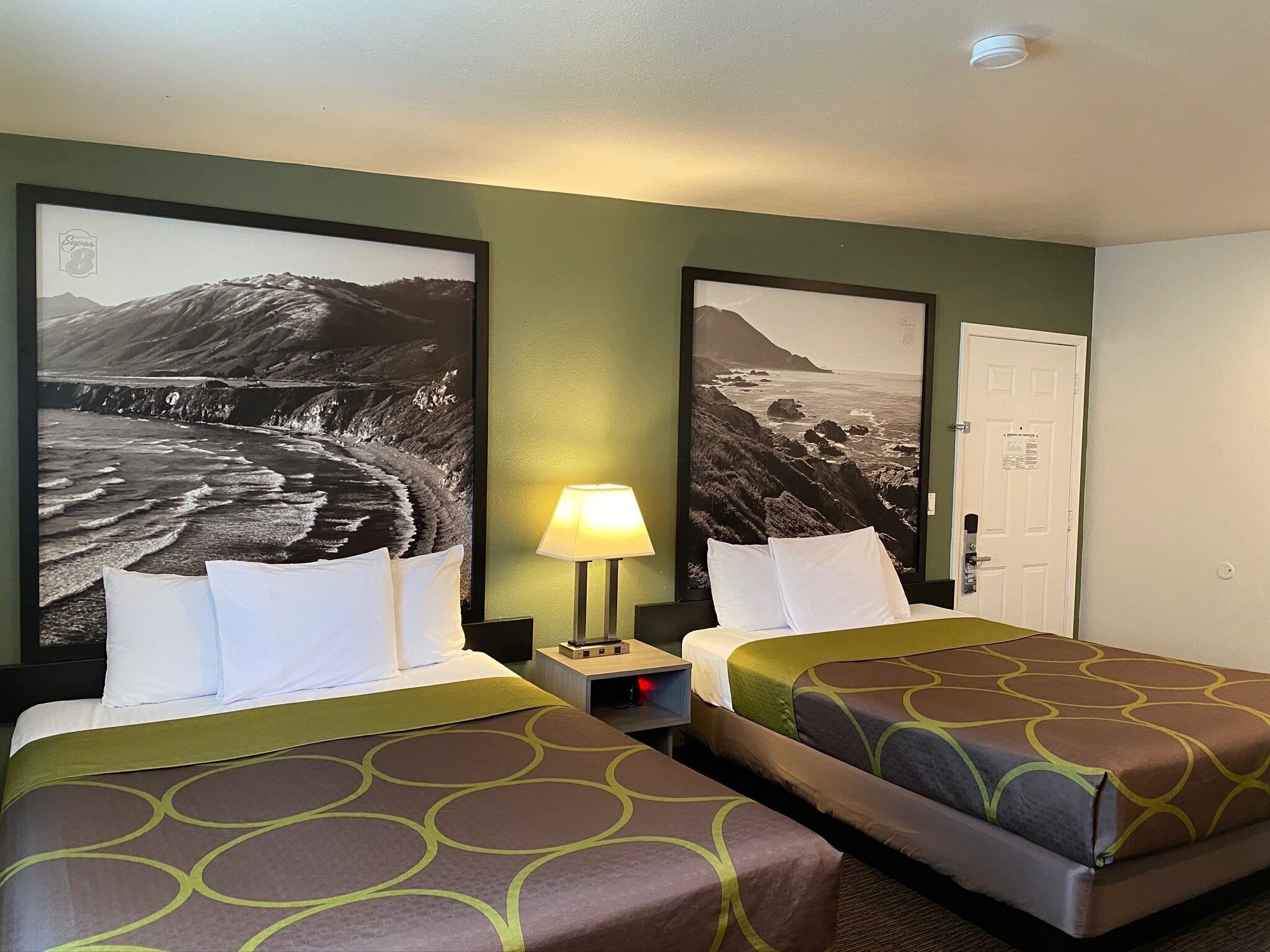 Foto - Super 8 by Wyndham Monterey