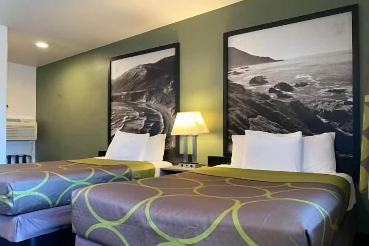 Desk, free cots/infant beds, free WiFi, bed sheets