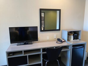 Chambre double, 2 lits doubles | Bureau, lit de bébé (gratuit), accès au Wi-Fi (inclus), literie fournie