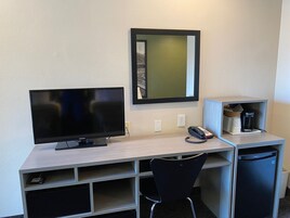 Escritorio, cunas gratuitas, wifi gratis y ropa de cama 