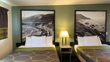 Habitación, 2 camas Queen size | Escritorio, cunas gratuitas, wifi gratis y ropa de cama