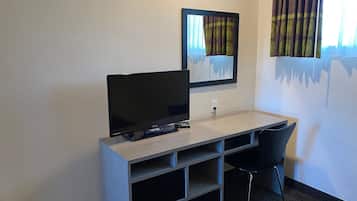 Habitació, 2 llits de matrimoni, frigorífic | Escriptori, bressols gratuïts, wifi gratuïta i roba de llit