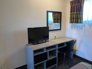 Habitació, 2 llits de matrimoni, frigorífic | Escriptori, bressols gratuïts, wifi gratuïta i roba de llit 