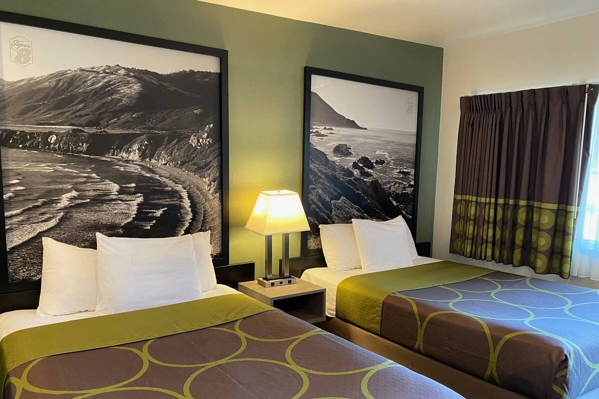 Double Room, 2 Double Beds | Desk, cribs (free), WiFi (free), bed sheets