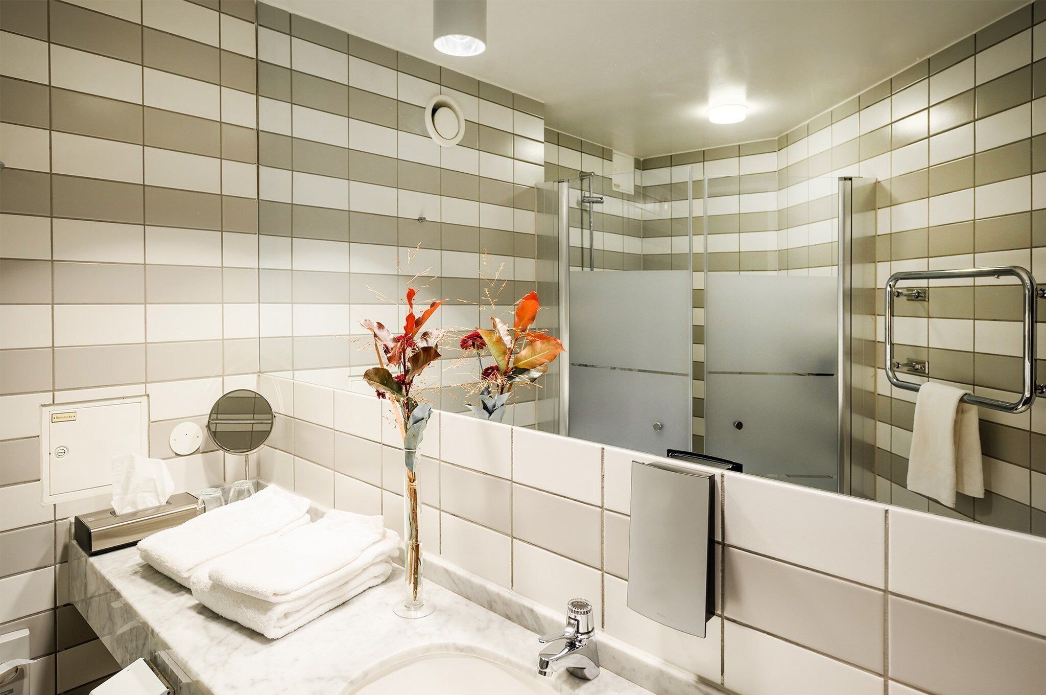 hypo-allergenic bedding, in-room safe, desk, blackout curtains